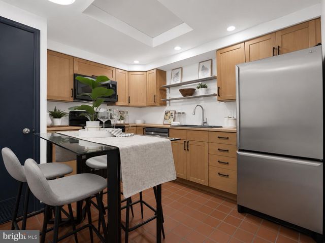 817 S LEITHGOW ST, Philadelphia, PA 19147