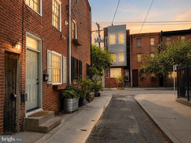 817 S LEITHGOW ST, Philadelphia, PA 19147
