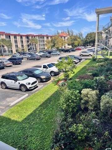 2998 NW 48th Ter 233, Lauderdale Lakes, FL 33313