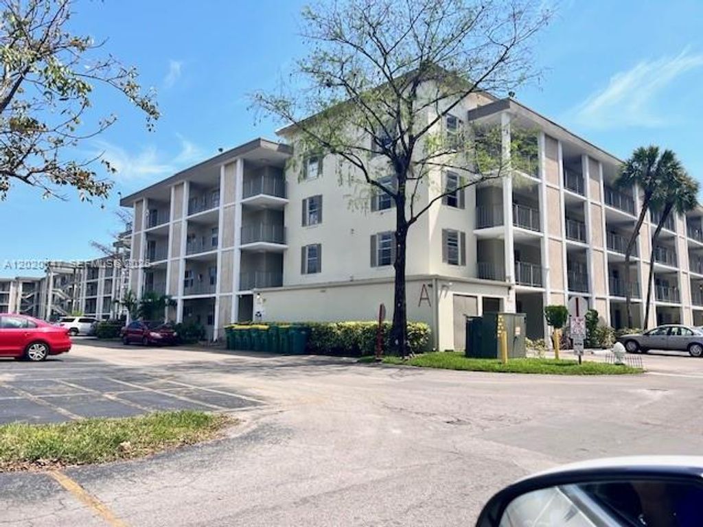 2998 NW 48th Ter 233, Lauderdale Lakes, FL 33313