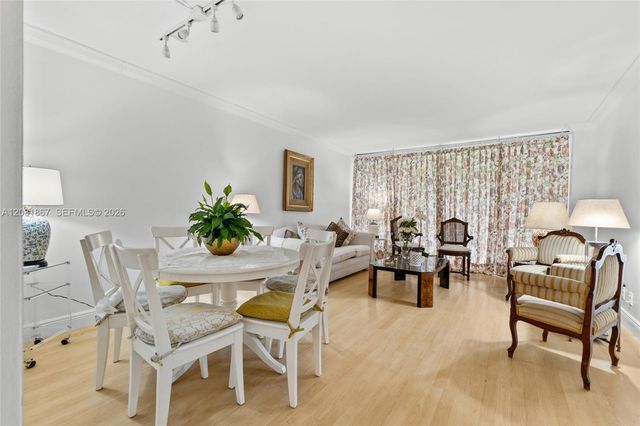 20400 Country Club Dr 203, Aventura, FL 33180