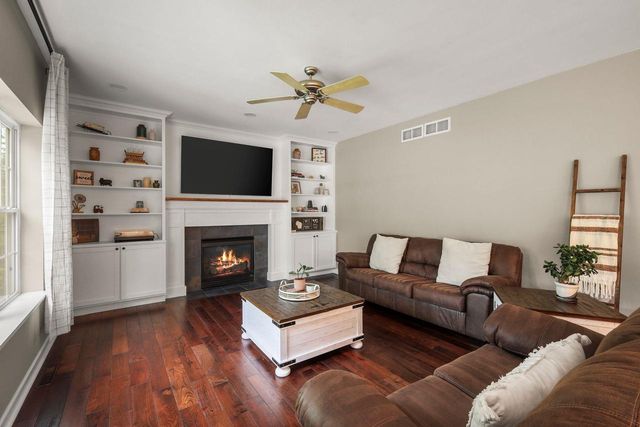 1202 Tamarack Way, Verona, WI 53593