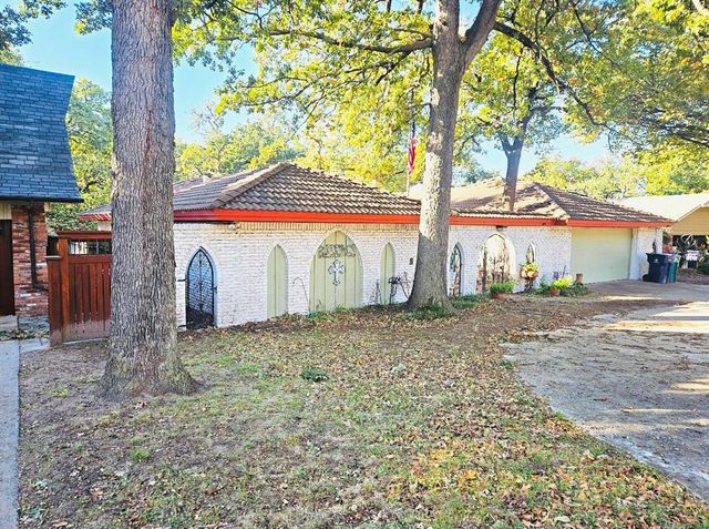 8216 Golden Oaks Road, Oklahoma City, OK 73127