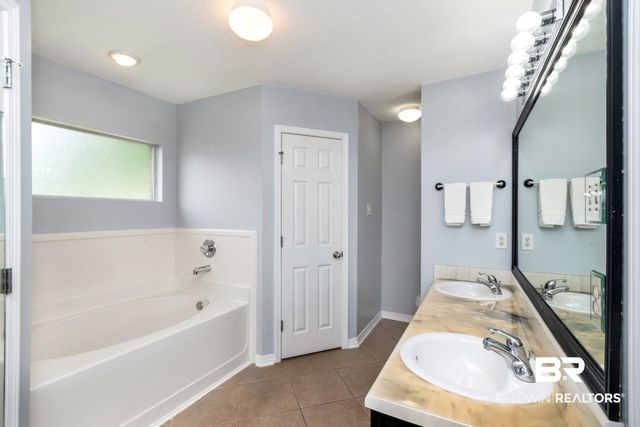 2136 Spring Grove Court, Mobile, AL 36695