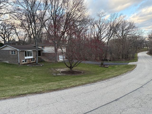 1209 Appaloosa Trail, Mchenry, IL 60051