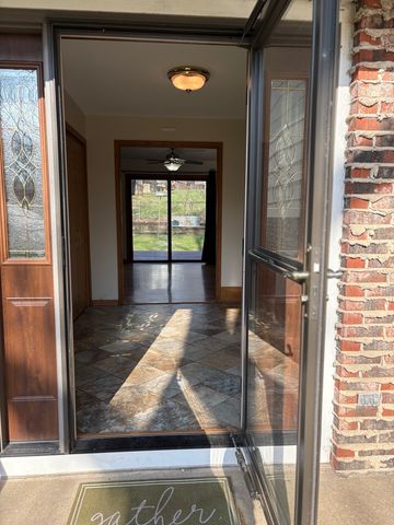 1209 Appaloosa Trail, Mchenry, IL 60051