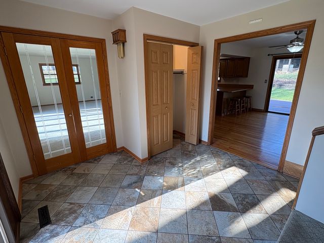 1209 Appaloosa Trail, Mchenry, IL 60051