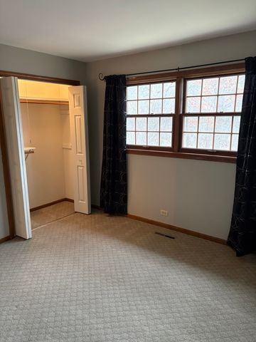 1209 Appaloosa Trail, Mchenry, IL 60051