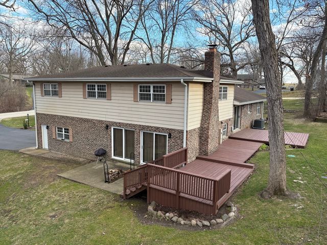 1209 Appaloosa Trail, Mchenry, IL 60051