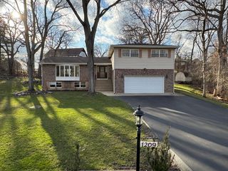 1209 Appaloosa Trail, Mchenry, IL 60051