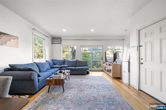 37 47th Street, Weehawken, NJ 07086