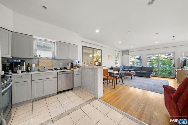 37 47th Street, Weehawken, NJ 07086