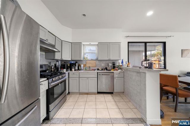 37 47th Street, Weehawken, NJ 07086