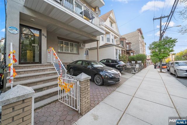37 47th Street, Weehawken, NJ 07086