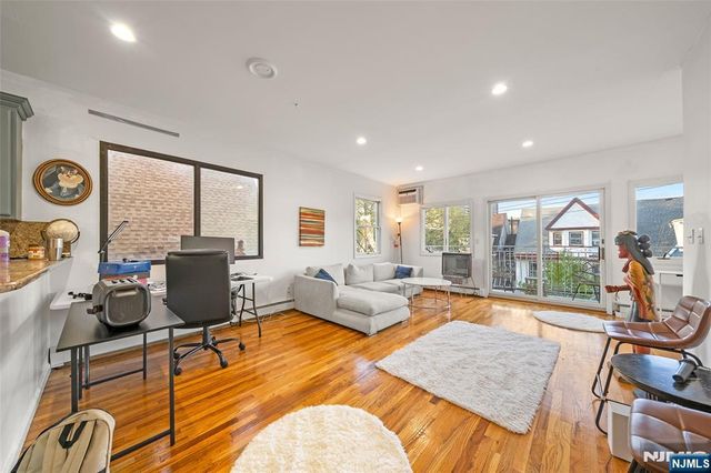 37 47th Street, Weehawken, NJ 07086