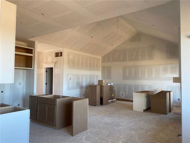 18994 W 193rd Terrace, Spring Hill, KS 66083