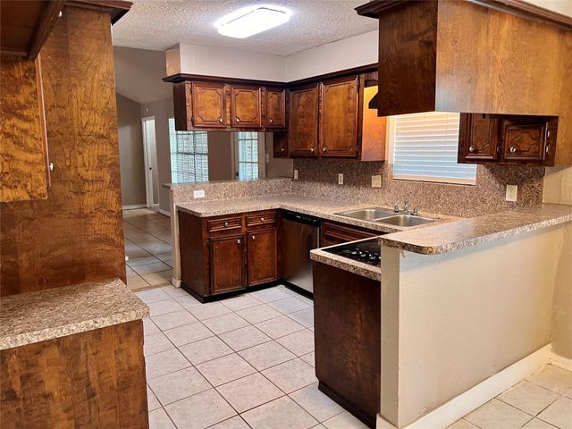 639 N Starboard Street, Crosby, TX 77532