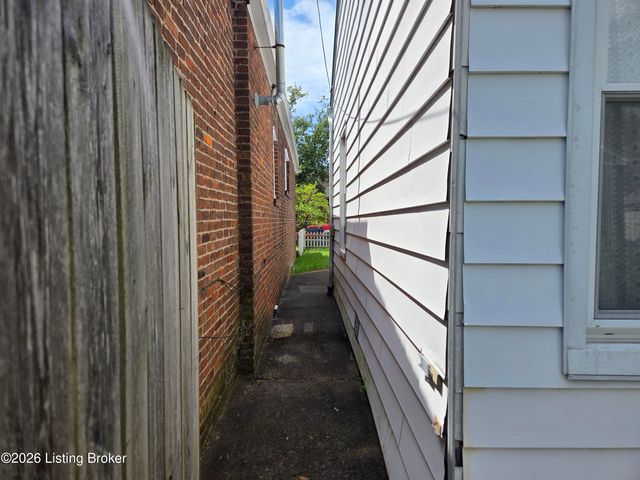 1131 Rammers Ave, Louisville, KY 40204