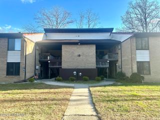 10 Pine Cluster Circle E, Manalapan, NJ 07726