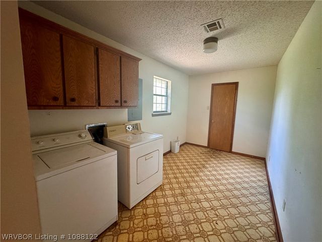 301 Poe Avenue, Poteau, OK 74953