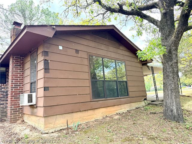 301 Poe Avenue, Poteau, OK 74953