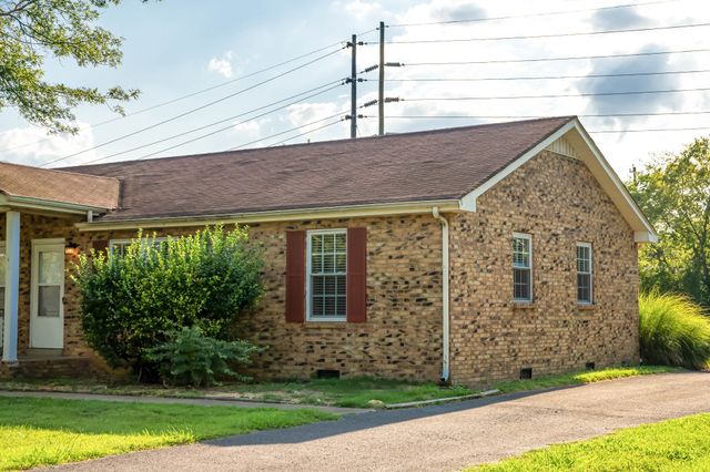 1184 Meadowview Dr, Gallatin, TN 37066