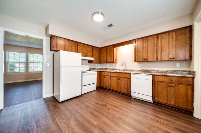 1184 Meadowview Dr, Gallatin, TN 37066