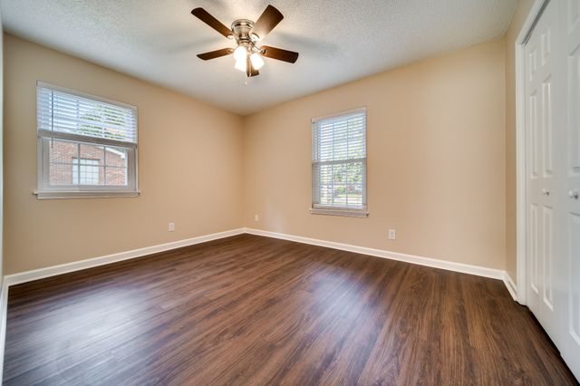 1184 Meadowview Dr, Gallatin, TN 37066