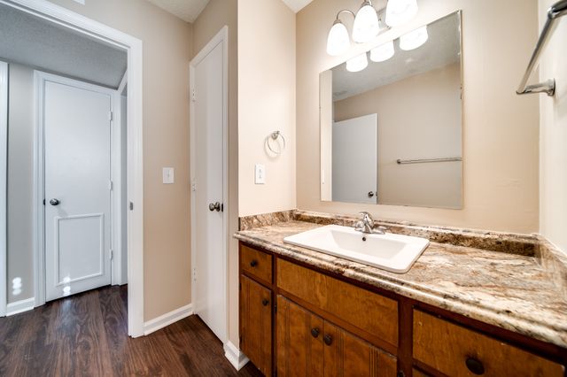 1184 Meadowview Dr, Gallatin, TN 37066