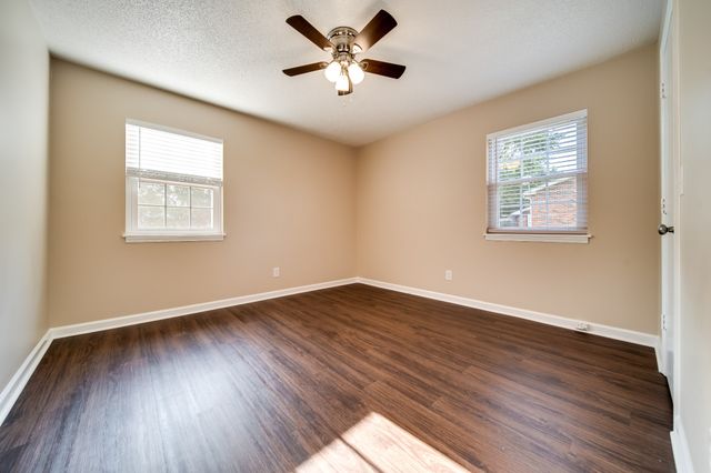 1184 Meadowview Dr, Gallatin, TN 37066