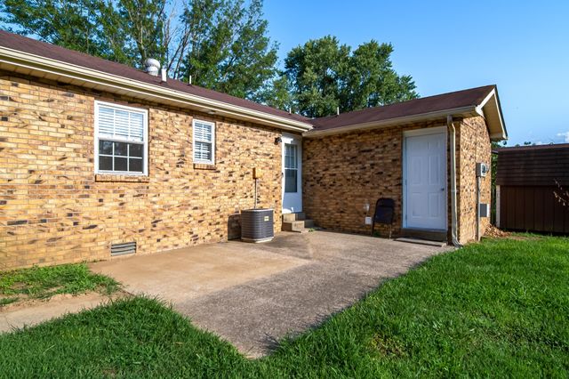 1184 Meadowview Dr, Gallatin, TN 37066
