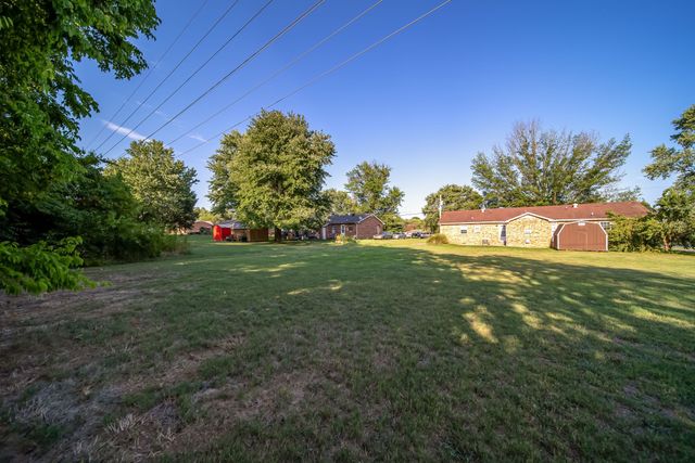 1184 Meadowview Dr, Gallatin, TN 37066