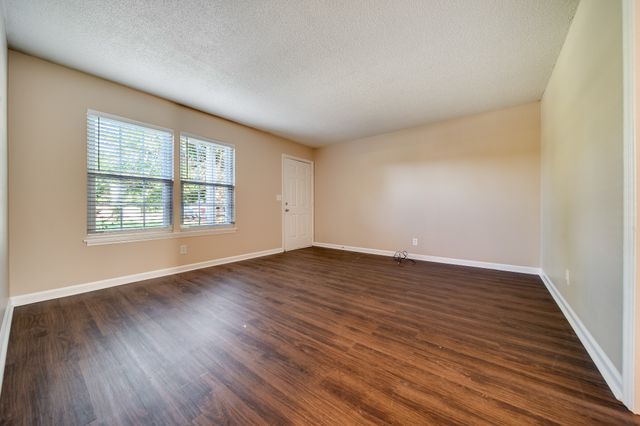 1184 Meadowview Dr, Gallatin, TN 37066