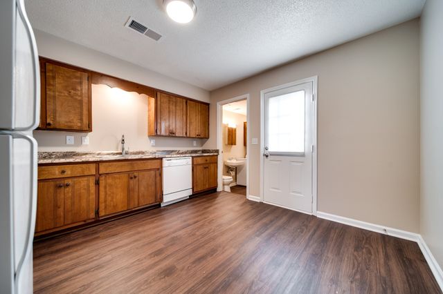 1184 Meadowview Dr, Gallatin, TN 37066