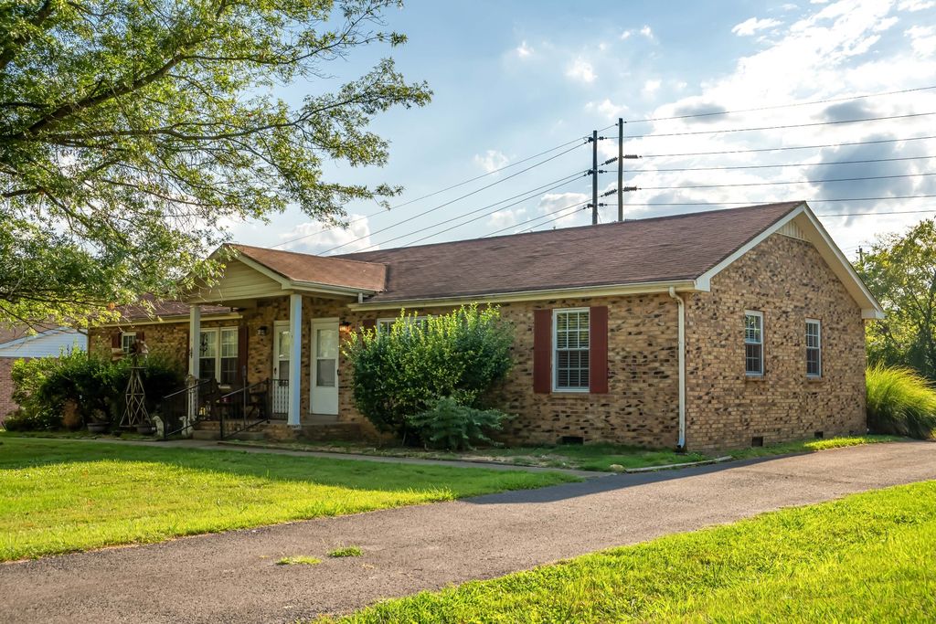 1184 Meadowview Dr, Gallatin, TN 37066