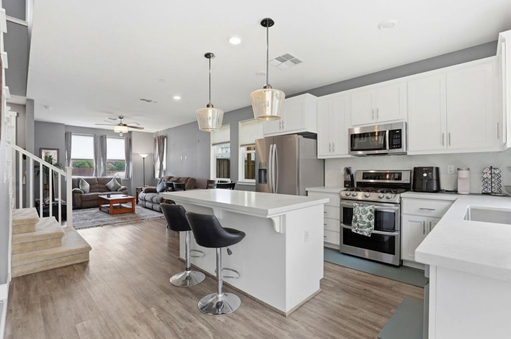 894 Brennan Way, Hollister, CA 95023