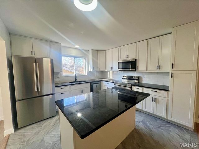 1921 Lakeheights Lane, Unincorporated, MO 63138