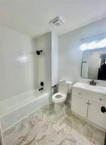 1921 Lakeheights Lane, Unincorporated, MO 63138