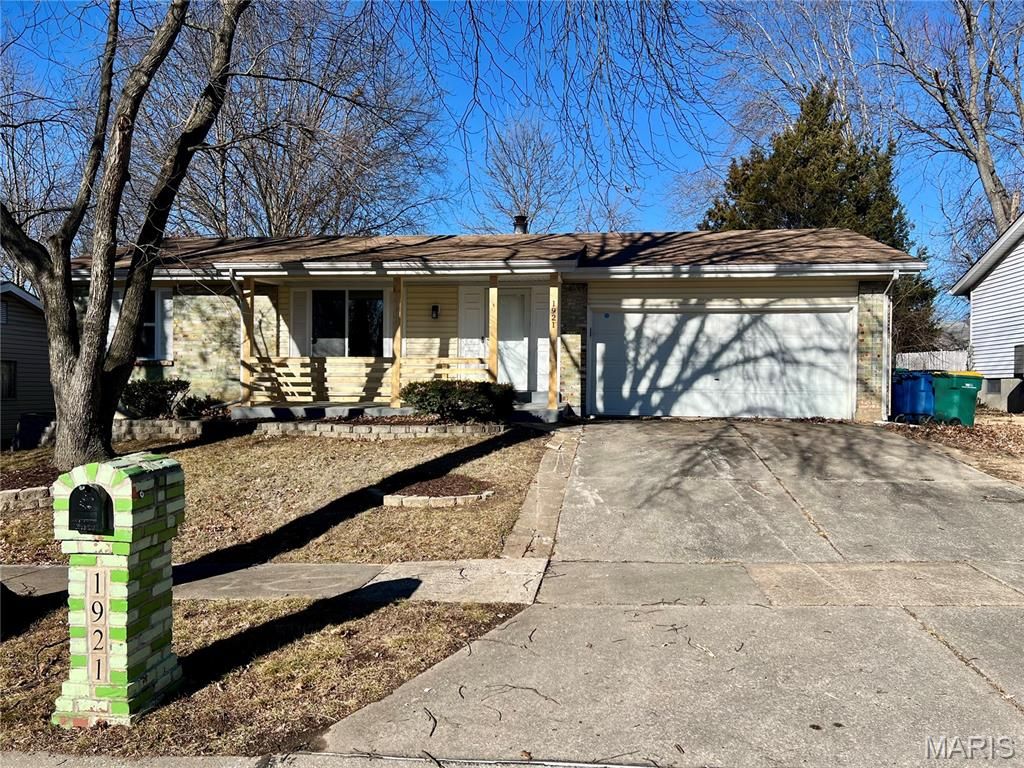 1921 Lakeheights Lane, Unincorporated, MO 63138