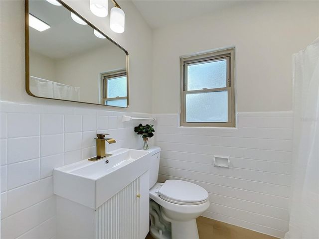 516 S EXETER STREET, Eustis, FL 32726