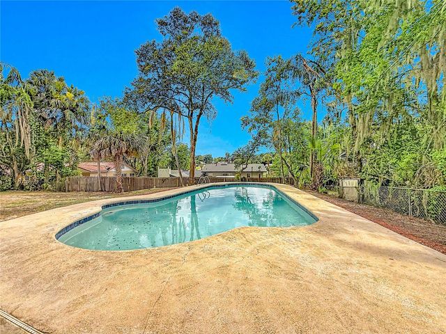 516 S EXETER STREET, Eustis, FL 32726