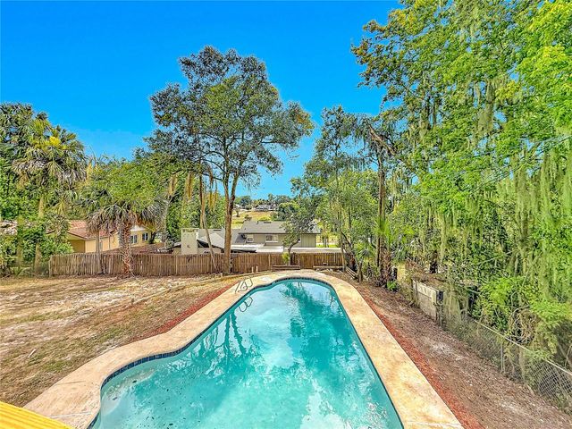 516 S EXETER STREET, Eustis, FL 32726