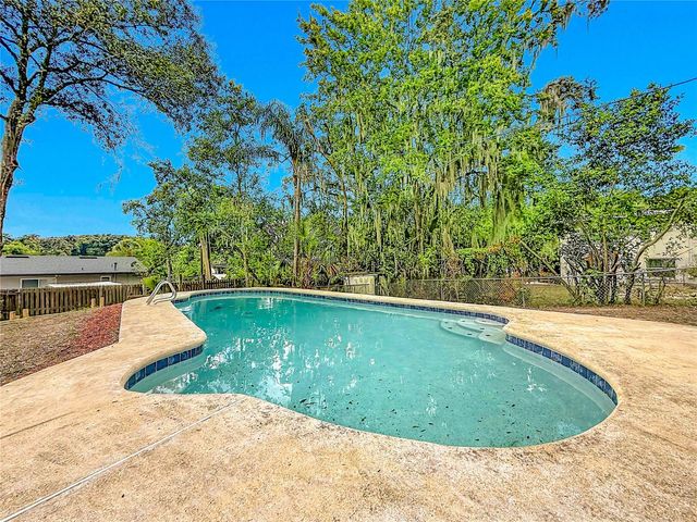 516 S EXETER STREET, Eustis, FL 32726