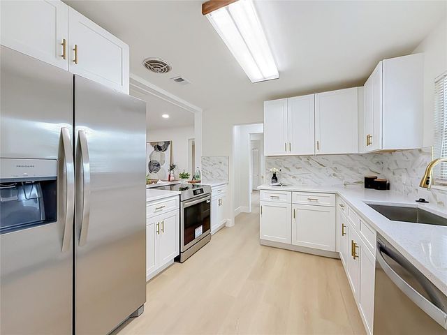 516 S EXETER STREET, Eustis, FL 32726