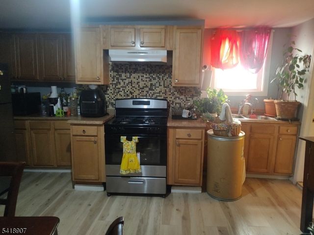 12 Ward St, Paterson City, NJ 07501