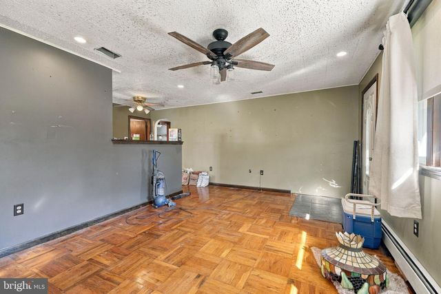 632 PARKVIEW AVE, Penndel, PA 19047