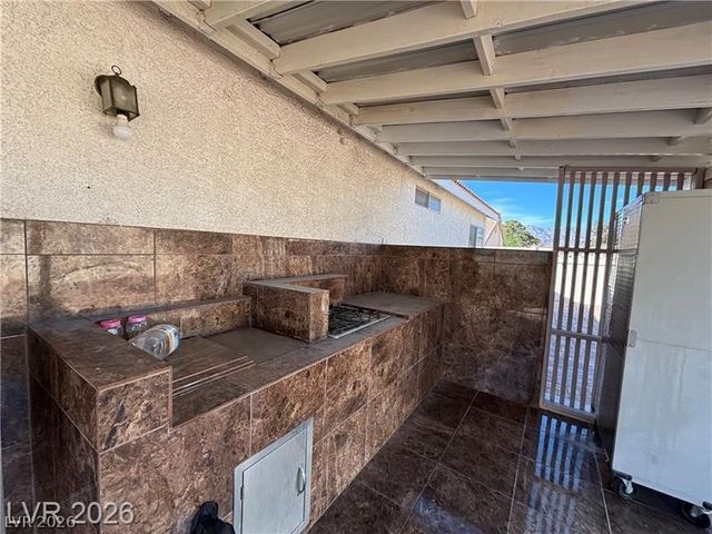 5740 Falling Sun Court, North Las Vegas, NV 89031