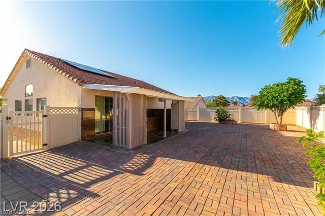 5740 Falling Sun Court, North Las Vegas, NV 89031