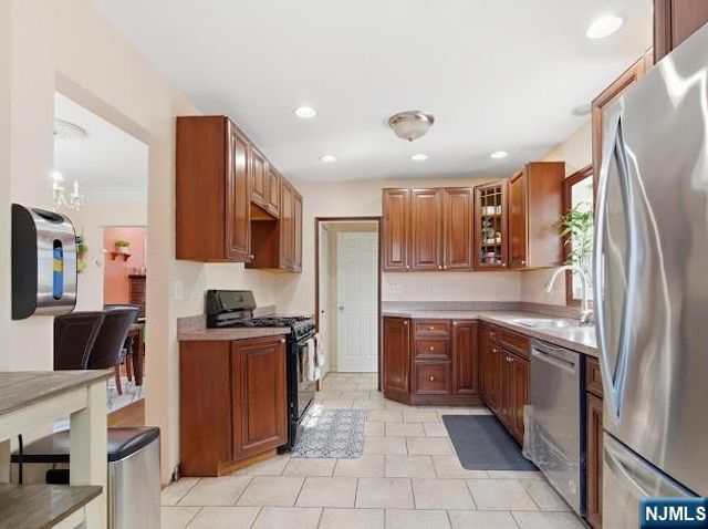 166 Summit Cross, Rutherford, NJ 07070