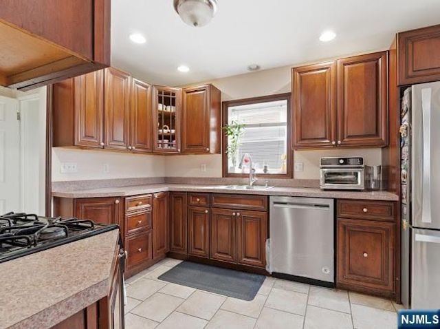 166 Summit Cross, Rutherford, NJ 07070